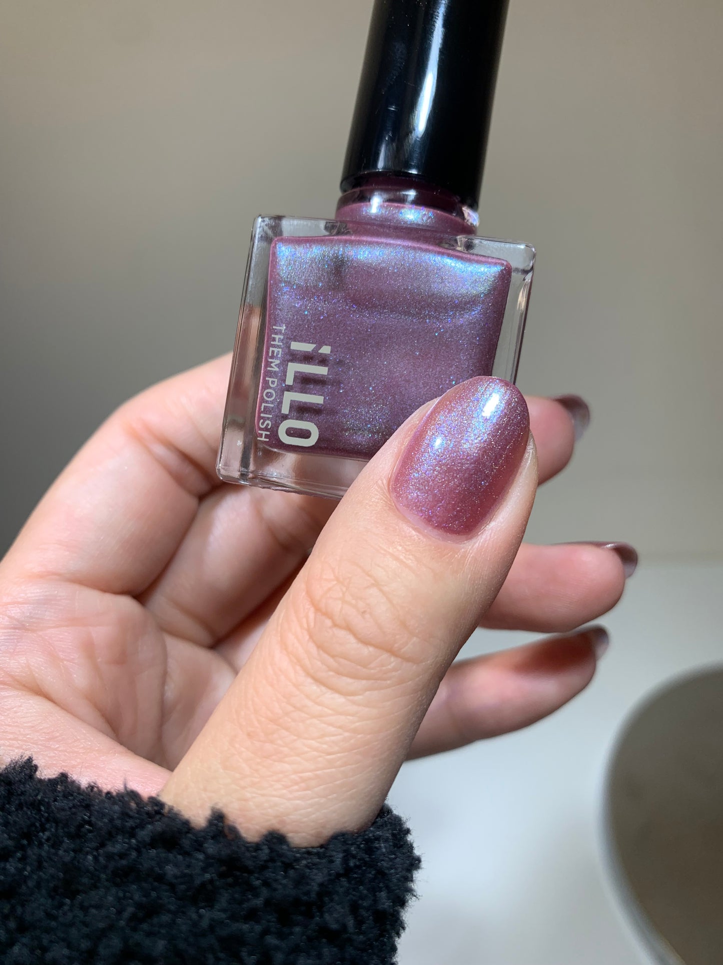 Ultra Violet（ウルトラヴァイオレット）